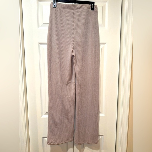 21 Saints wide leg ribbed Pants. Flowy and cozy. Creamy-pink tinge Size L. NWOT - Picture 3 of 12